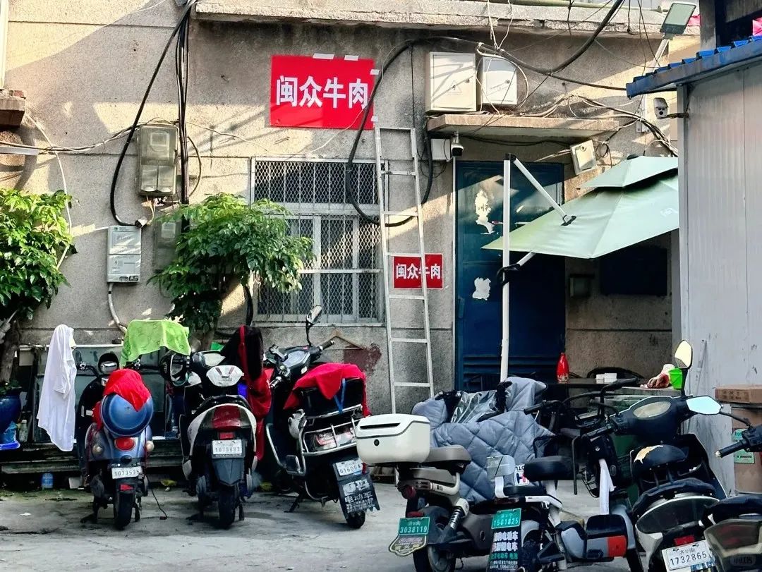 DƬ